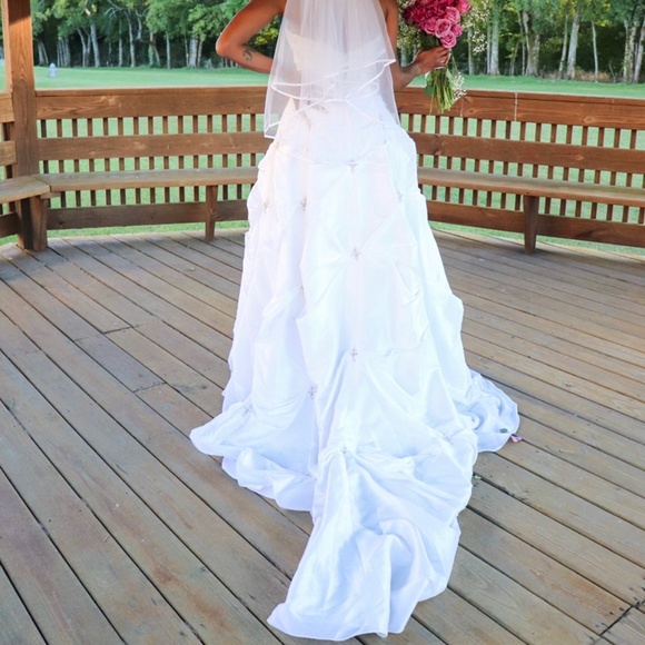 White Room Brand Wedding Dress - Picture 1 of 6